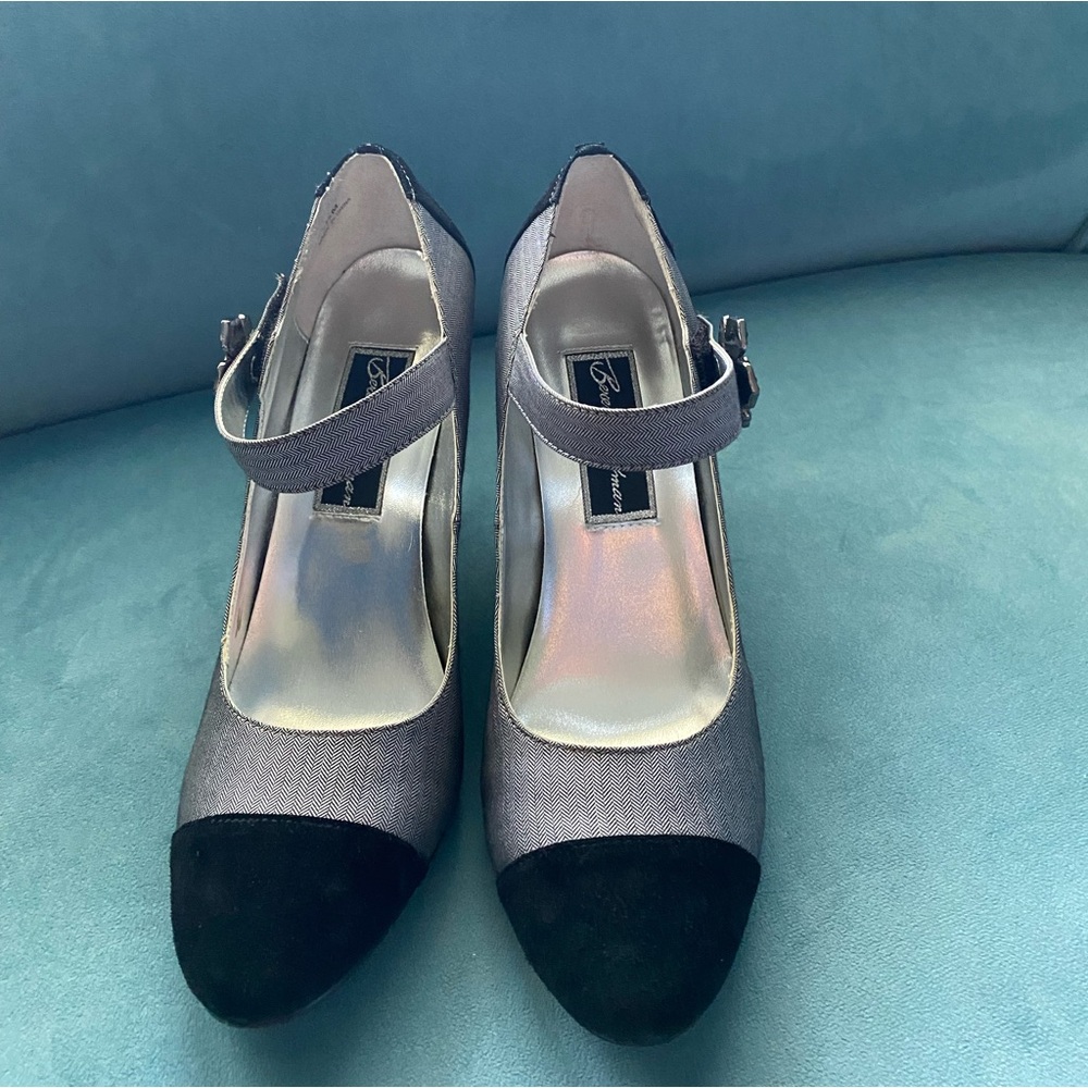 Beautiful Beverly Feldman shoes. Floral detail.